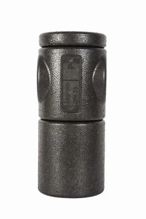 Schwarze Wärmedämmung aus Kunststoff, zylindrische Form mit strukturierten Oberflächen. Produkt von IMI Hydronic Engineering zur Dämmung von Rohrleitungen.